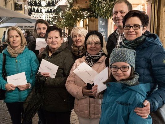 Die ersten Gewinner des Bludenzer Weihnachtsgewinnspiels freuten sich über Einkaufsgutscheine im Wert von je 300 Euro. Die ersten Gewinner des Bludenzer Weihnachtsgewinnspiels freuten sich über Einkaufsgutscheine im Wert von je 300 Euro.