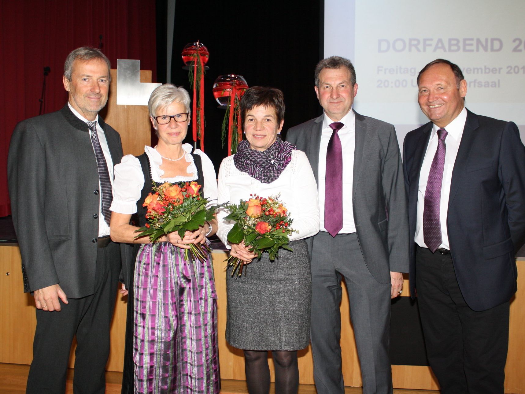 Georg und Erika Moosbrugger, Brunhilde und Gebhard Bechter mit Bürgermeister Kurt Krottenhammer. Georg und Erika Moosbrugger, Brunhilde und Gebhard Bechter mit Bürgermeister Kurt Krottenhammer.
