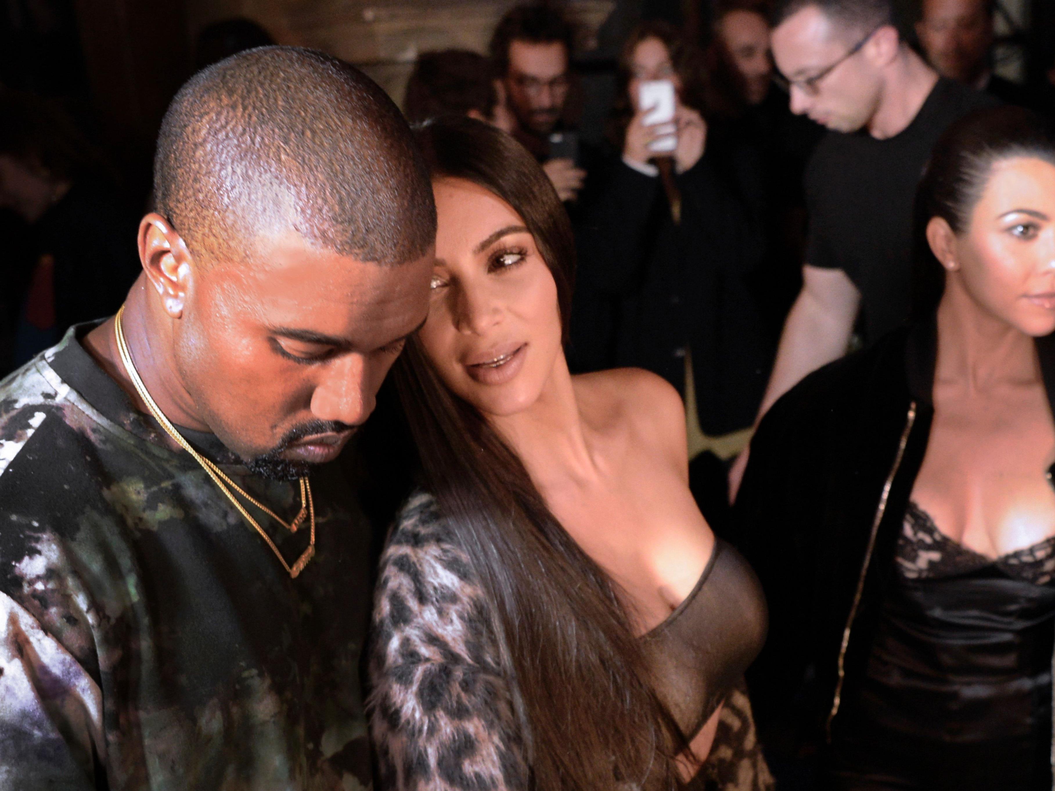 Kim Kardashian kümmert sich um ihren Ehemann Kanye West.