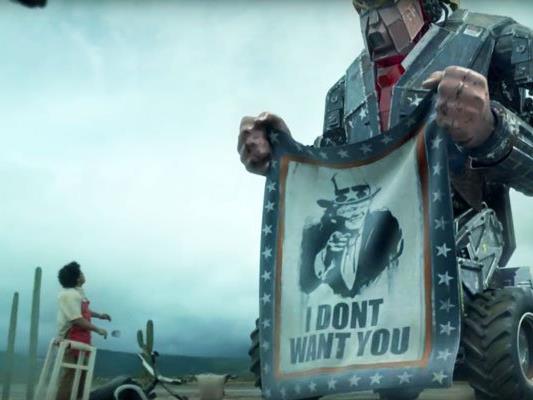 Mecha-Trump gegen die lateinamerikanische Community in einer großartigen Kurzfilmsatire