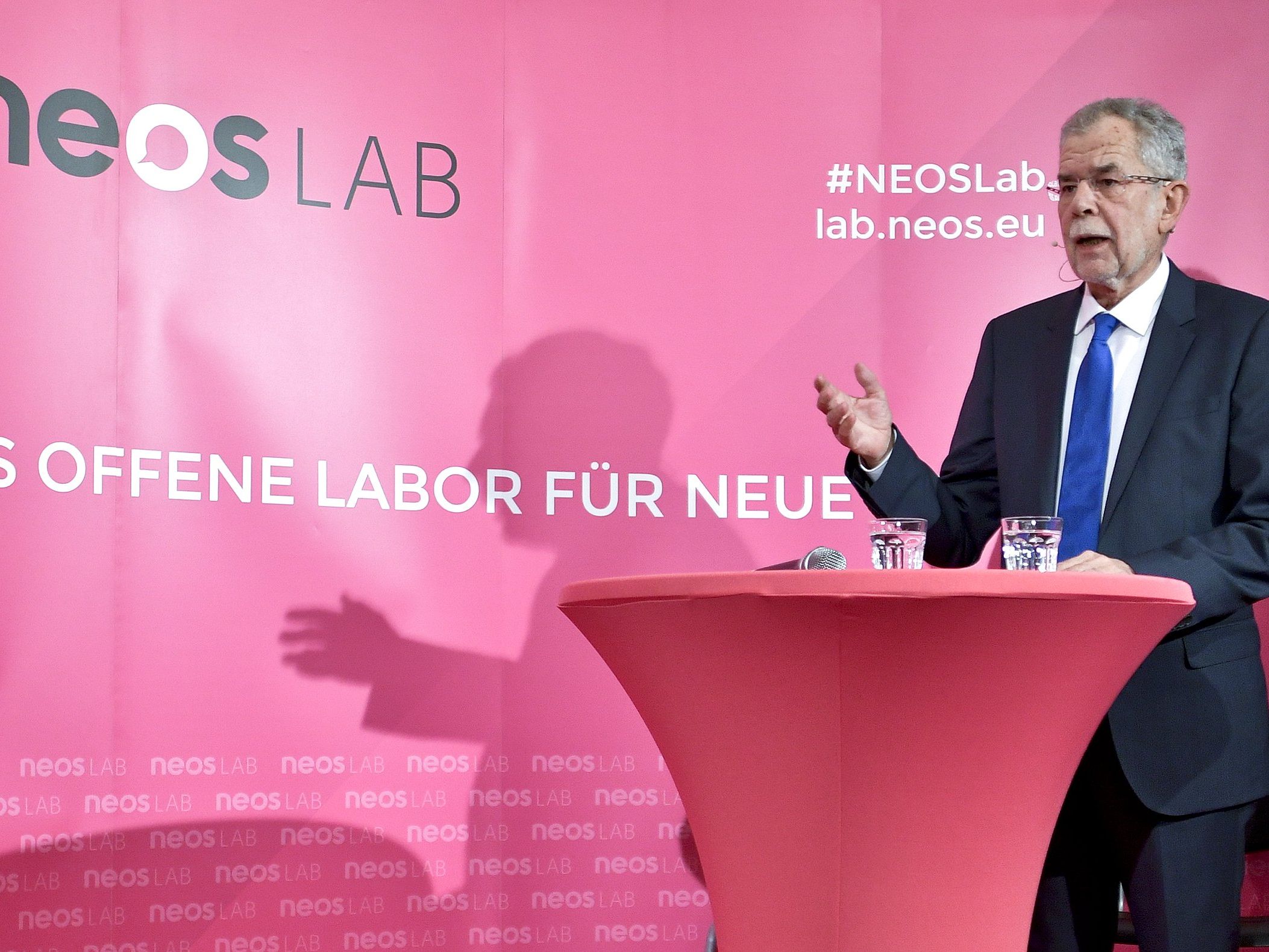 Alexander Van der Bellen bei einem NEOS-Hearing