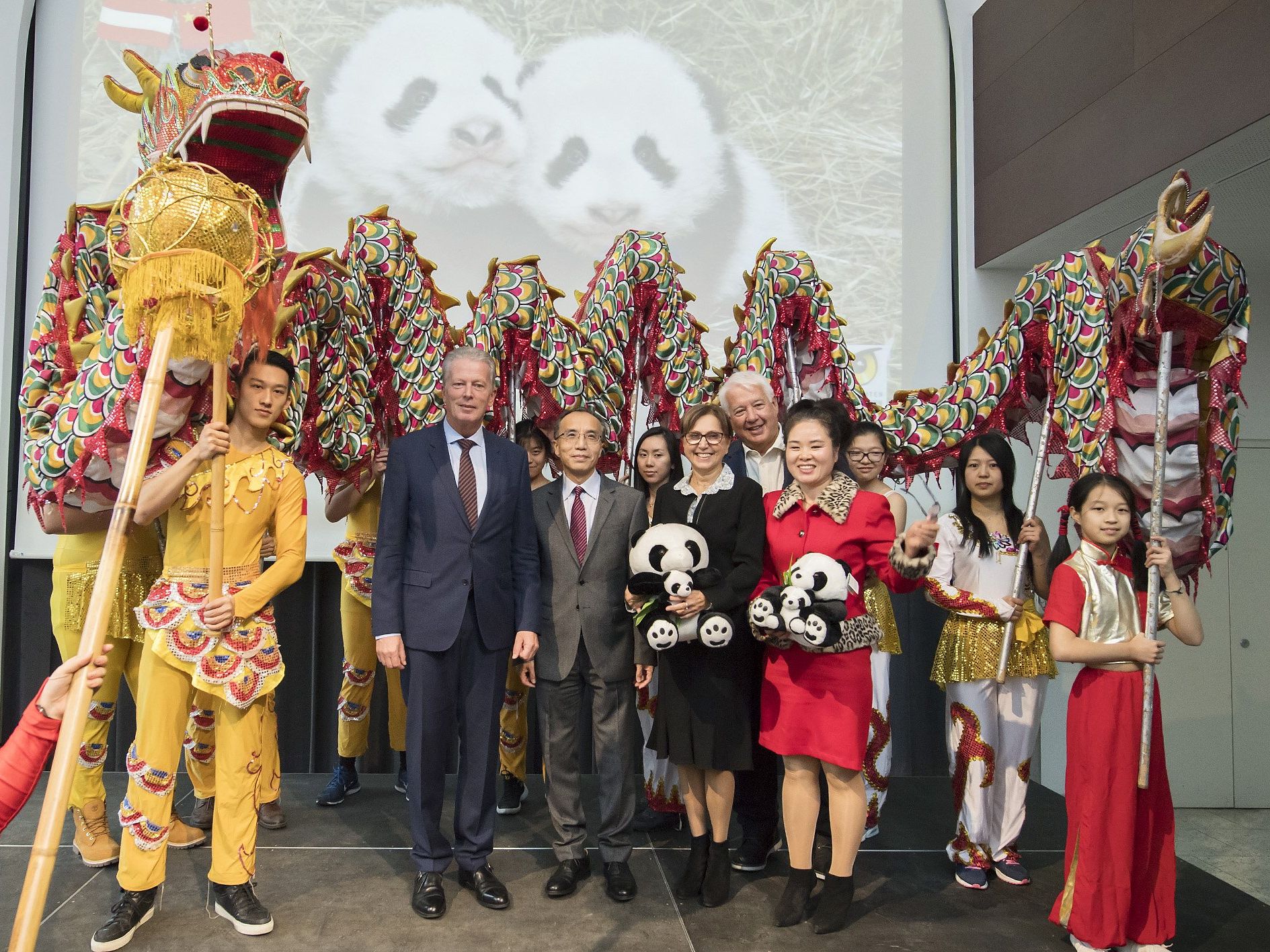 Bei der Panda-Zeremonie im Tiergarten Schönbrunn