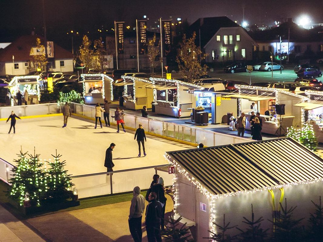 Auch vor der SCS in Vösendorf gibt es heuer einen Weihnachtsmarkt.