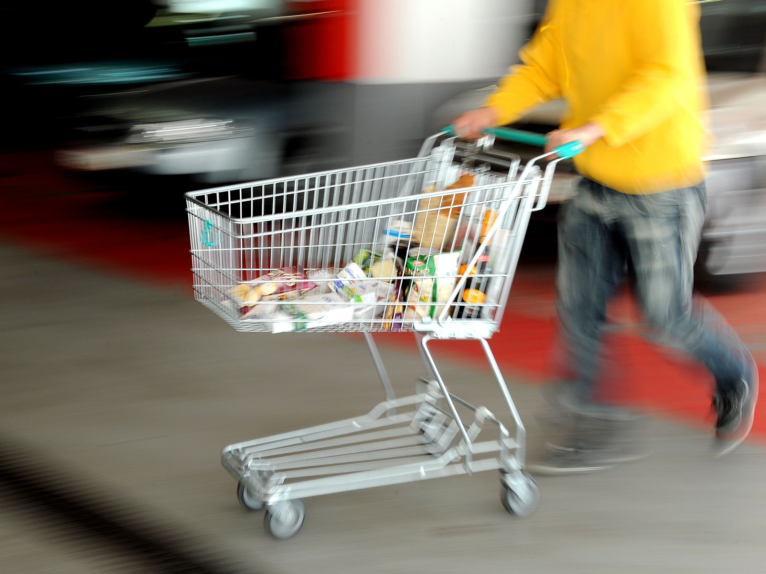 Der Warenkorb des täglichen Einkaufs wurde durch die Inflation teuer Der Warenkorb des täglichen Einkaufs wurde durch die Inflation teuer