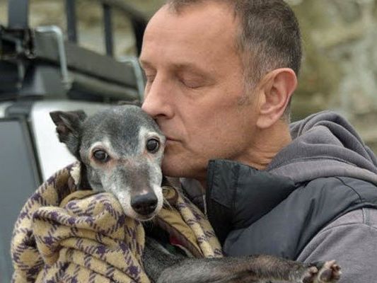 Walnut starb noch am selben Tag in den Armen seines Herrchens. Walnut starb noch am selben Tag in den Armen seines Herrchens.