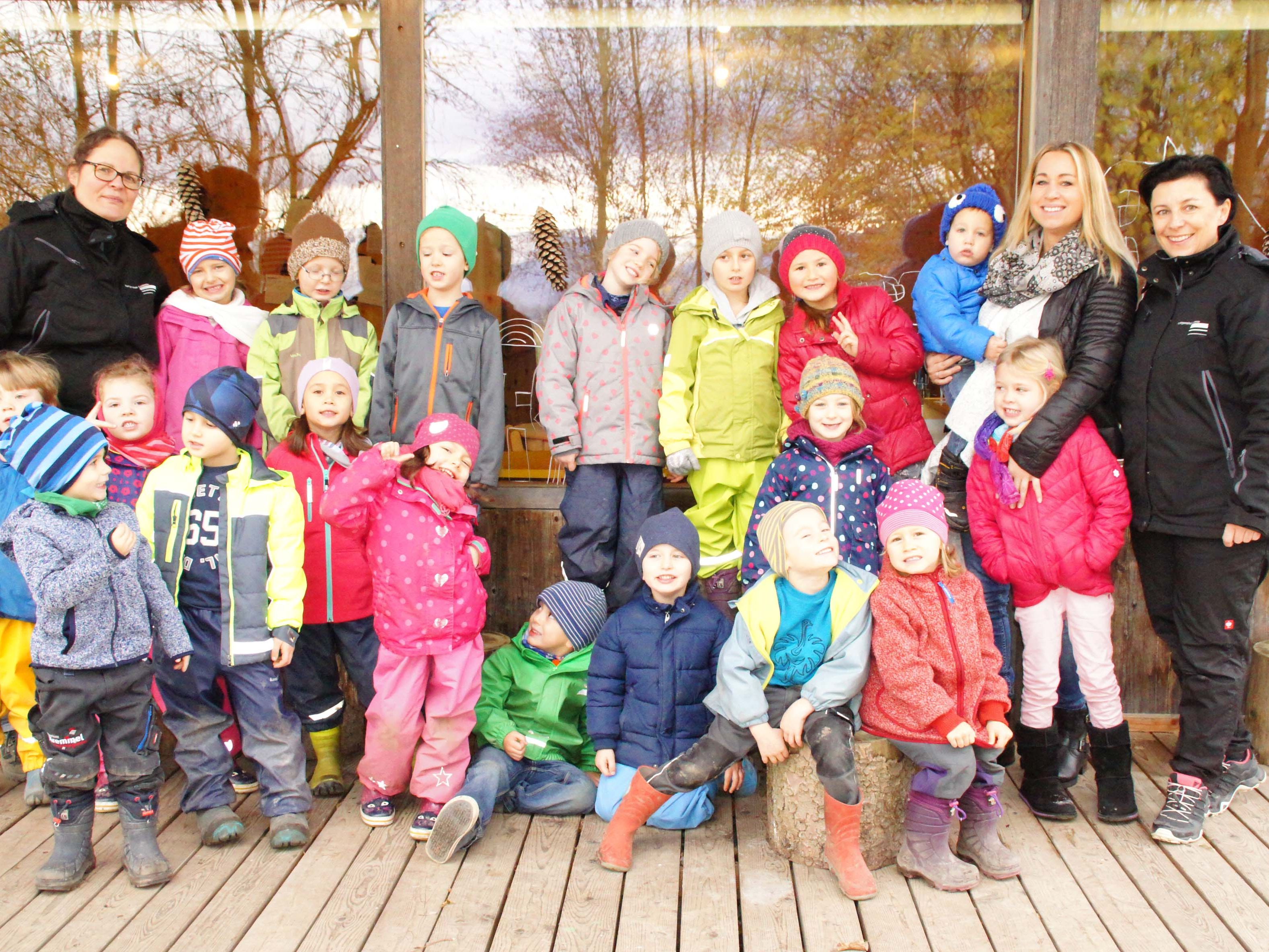 Sandra Antoniazzi besuchte als "Weihnachtsengel" den Riedkindergarten Sandra Antoniazzi besuchte als "Weihnachtsengel" den Riedkindergarten