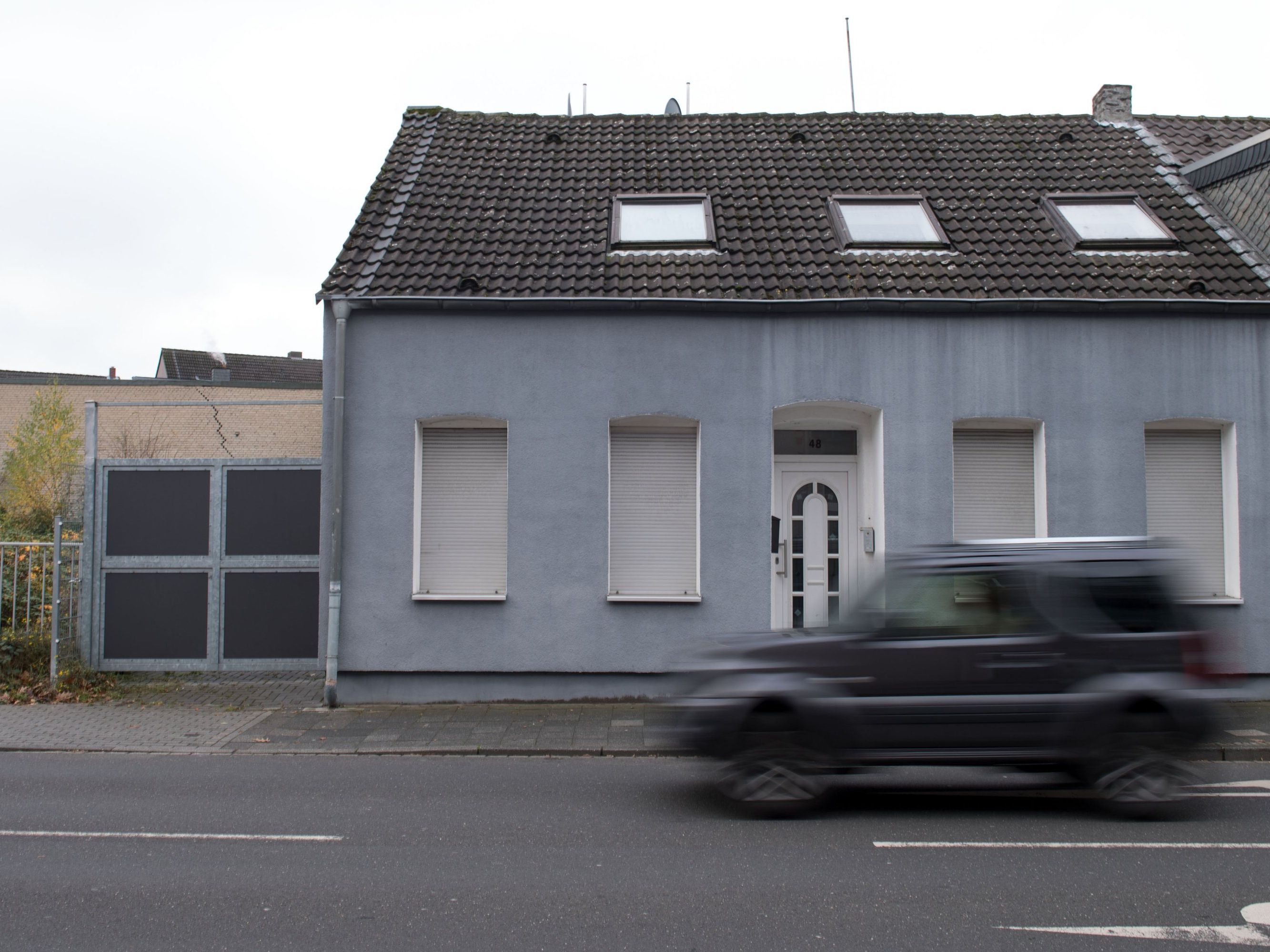 In diesem Haus im nordrhein-westfälischen Tönisforst soll der Terrorverdächtige Abu Walaa gewohnt haben. In diesem Haus im nordrhein-westfälischen Tönisforst soll der Terrorverdächtige Abu Walaa gewohnt haben.