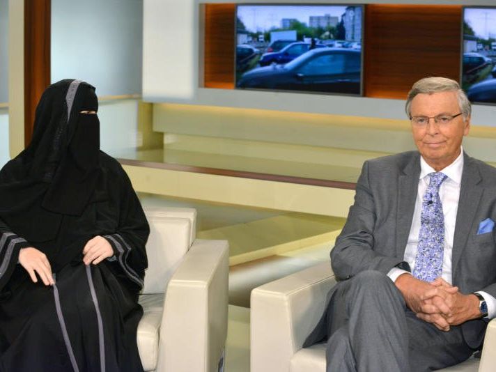 Nora Illi, Frauenbeauftragte des "Islamischen Zentralrats Schweiz", und der CDU-Innenpolitiker Wolfgang Bosbach Nora Illi, Frauenbeauftragte des "Islamischen Zentralrats Schweiz", und der CDU-Innenpolitiker Wolfgang Bosbach