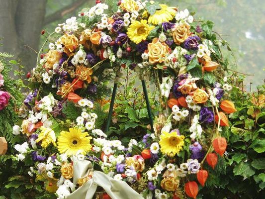 Kunden der Bestattung Wien können Blumenschmuck zukünftig auch online bestellen. Kunden der Bestattung Wien können Blumenschmuck zukünftig auch online bestellen.