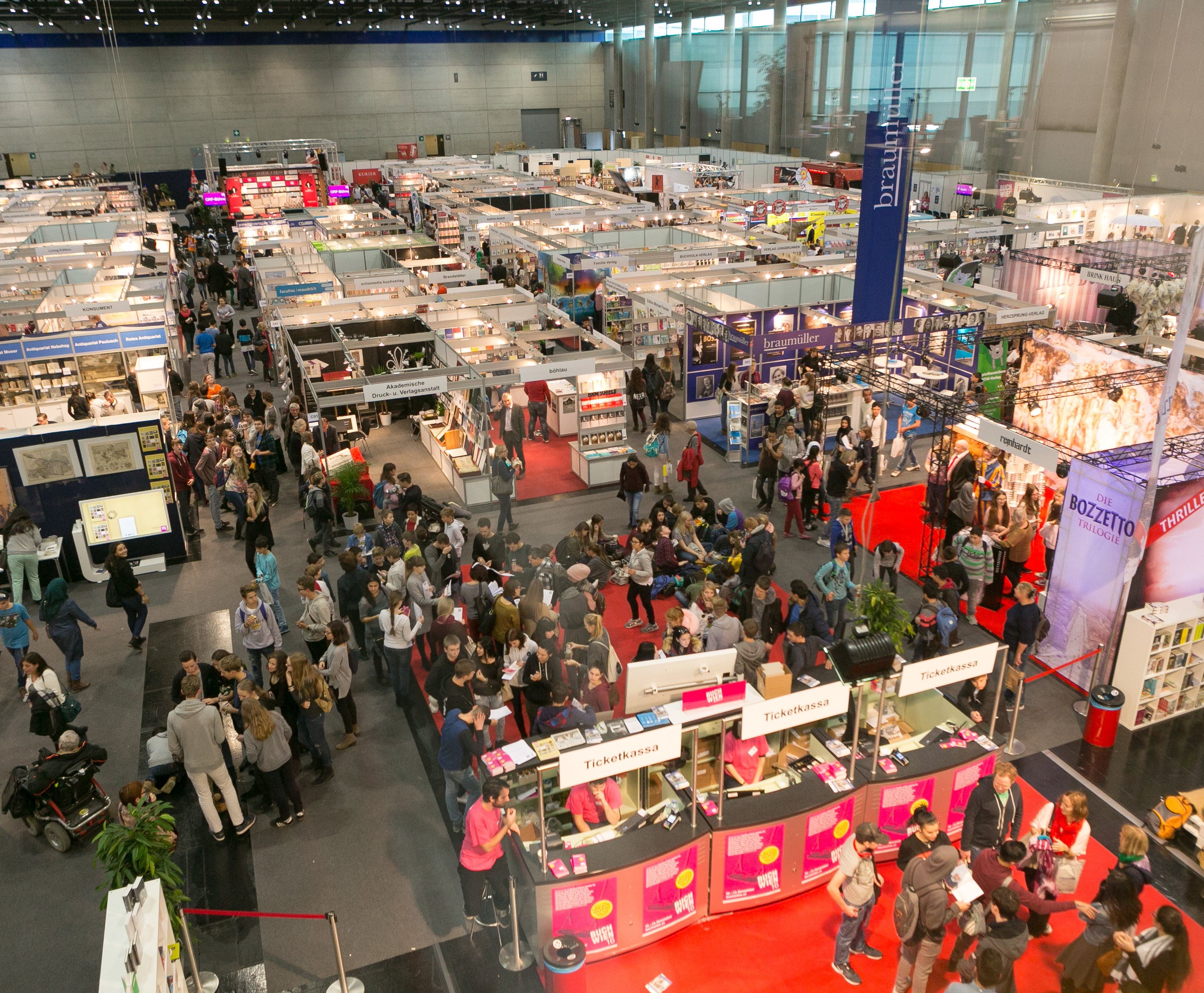 Bei der Buchmesse in der Messe Wien