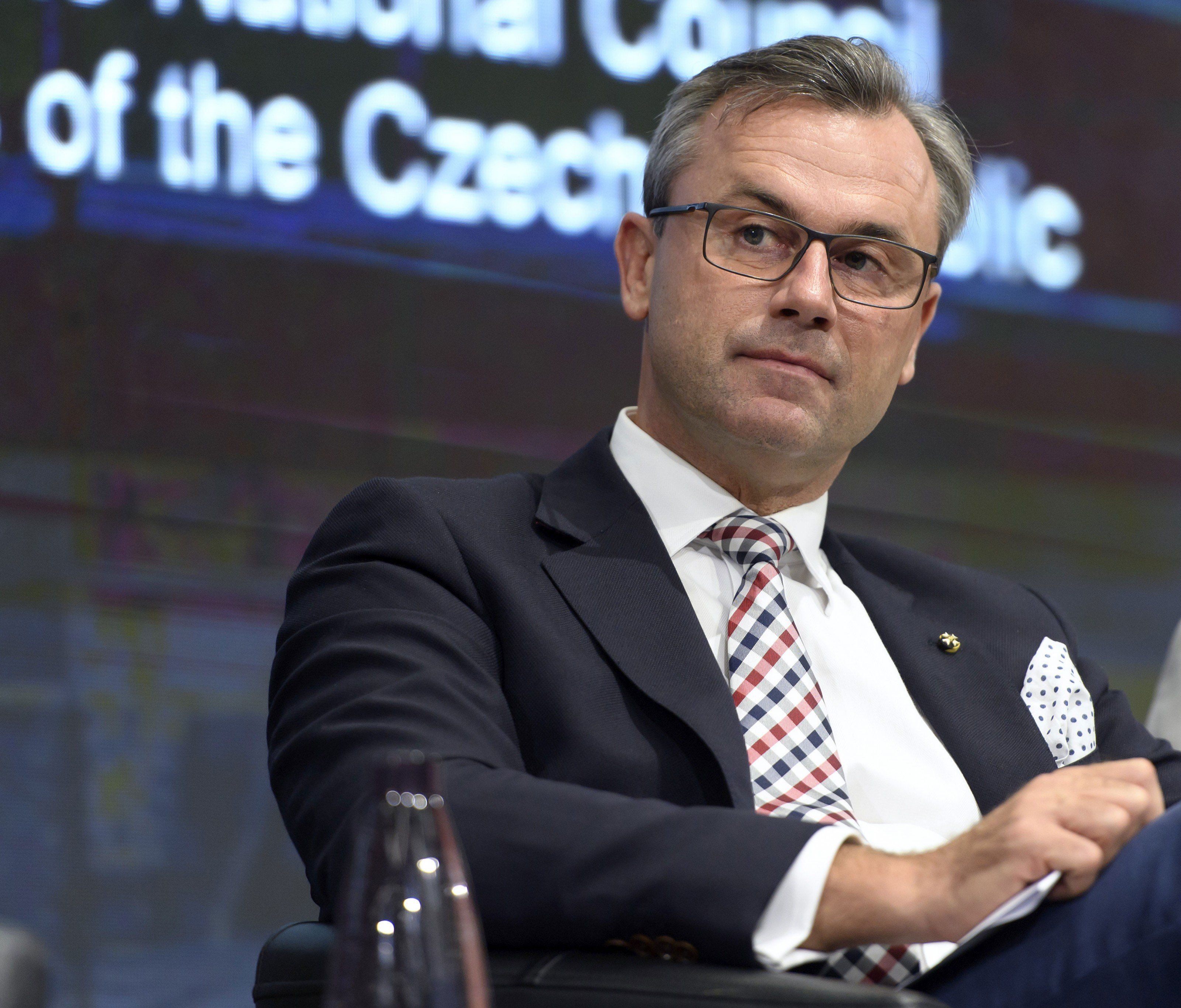 Debatte nach Hofer-Aussagen zu muslimischen Pflegekräften Debatte nach Hofer-Aussagen zu muslimischen Pflegekräften
