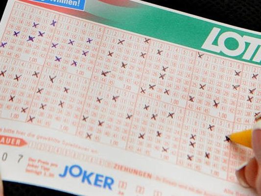 Ein ordentlicher Gewinn wartet bei der Lotto-Ziehung am Sonntag. Ein ordentlicher Gewinn wartet bei der Lotto-Ziehung am Sonntag.