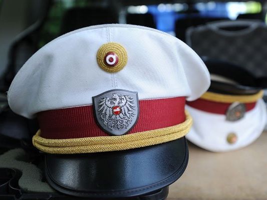 Der 55-jährige Wiener soll einen Raubversuch in einem Grazer Schwimmbad verübt haben. Der 55-jährige Wiener soll einen Raubversuch in einem Grazer Schwimmbad verübt haben.