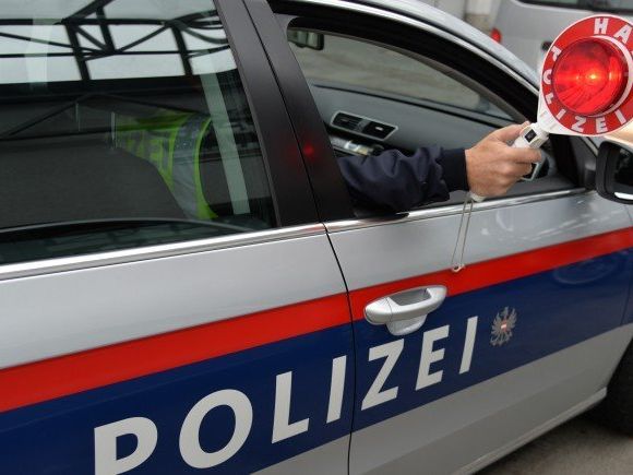 Ein 18-Jähriger lieferte sich eine Verfolgungsjagd mit der Polizei Ein 18-Jähriger lieferte sich eine Verfolgungsjagd mit der Polizei