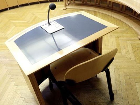Der Pensionist wurde wegen hundertfachen Missbrauchs zu zwölf Jahren Haft verurteilt. Der Pensionist wurde wegen hundertfachen Missbrauchs zu zwölf Jahren Haft verurteilt.