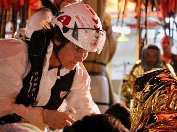 Mittelmeer-Einsatz mit Rettungsschiff bringt neue Dimension für erfahrenen Wiener Arzt Michael Kühnel Mittelmeer-Einsatz mit Rettungsschiff bringt neue Dimension für erfahrenen Wiener Arzt Michael Kühnel