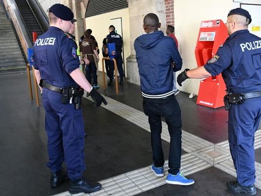 Die Polizei zieht nach sechs Monaten SMG-Novelle eine positive Bilanz. Die Polizei zieht nach sechs Monaten SMG-Novelle eine positive Bilanz.