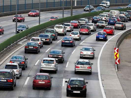 Am Montag sorgten mehrere Unfälle für Verzögerungen im Frühverkehr.