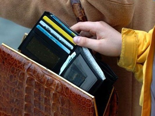 Präventionstipps des Bundeskriminalamtes gegen Taschendiebe werden gegeben Präventionstipps des Bundeskriminalamtes gegen Taschendiebe werden gegeben
