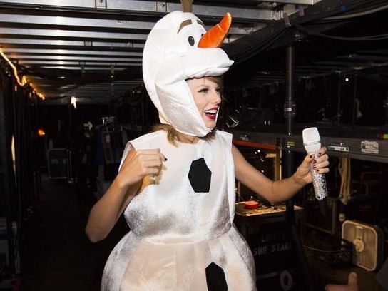 Sie hat Grund zur Freude. Sie hat Grund zur Freude.