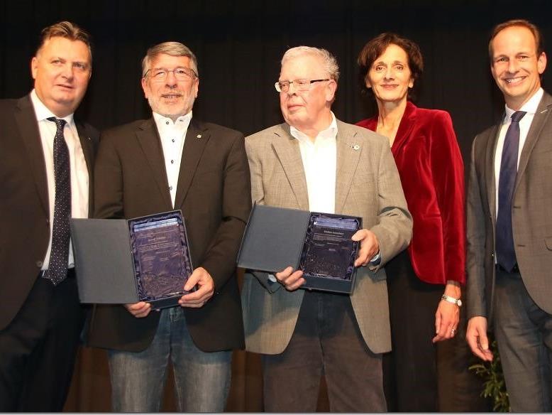 Dieter Egger, Friedl Dold und Bernadette Mennel mit den Award Preisträgern Heinz Loacker und Josef Felder