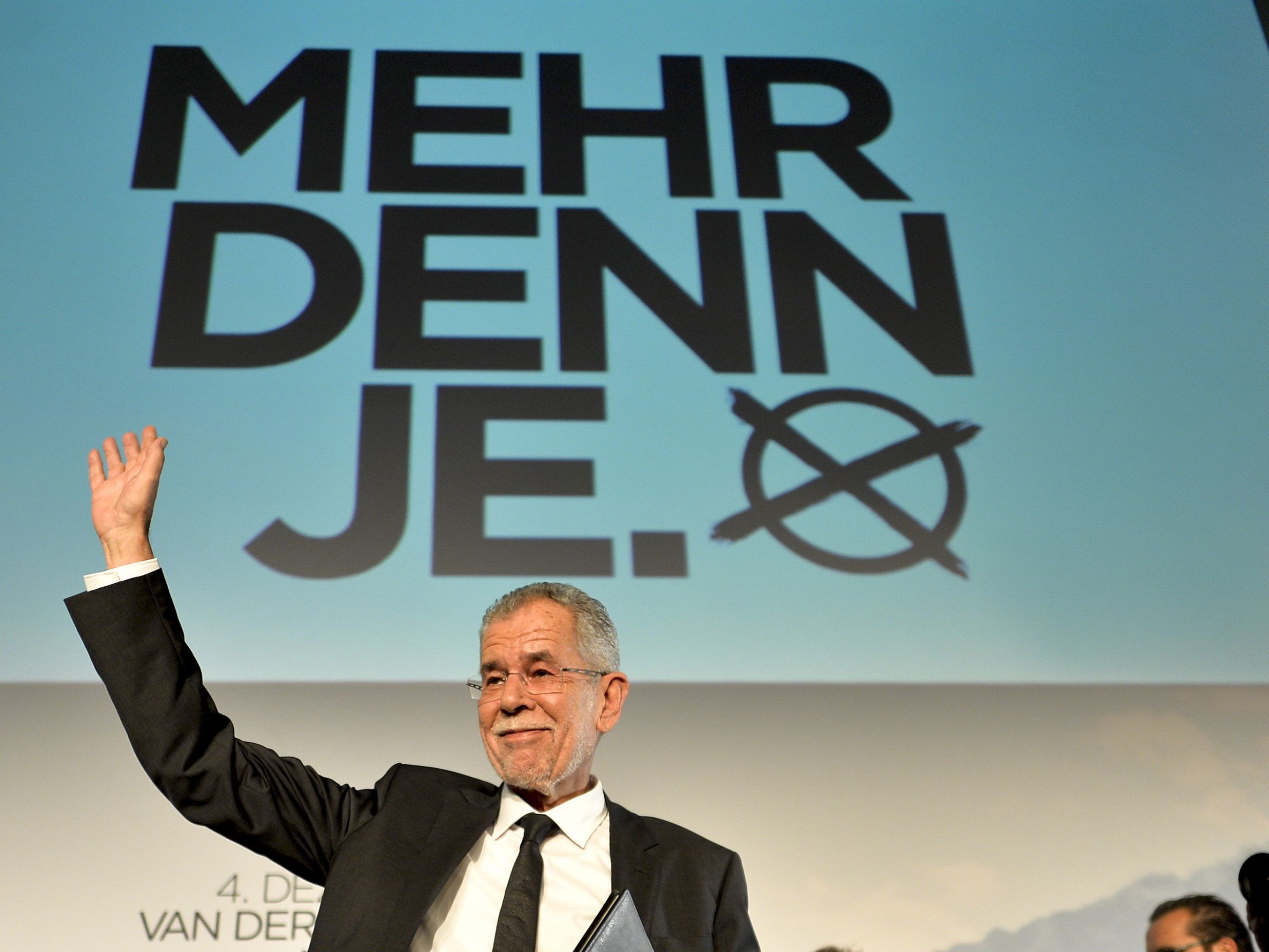 Präsidentschaftskandidat Alexander Van der Bellen auf dem Wahlkampfauftakt für die Wiederholung der Stichwahl in Wien. Präsidentschaftskandidat Alexander Van der Bellen auf dem Wahlkampfauftakt für die Wiederholung der Stichwahl in Wien.