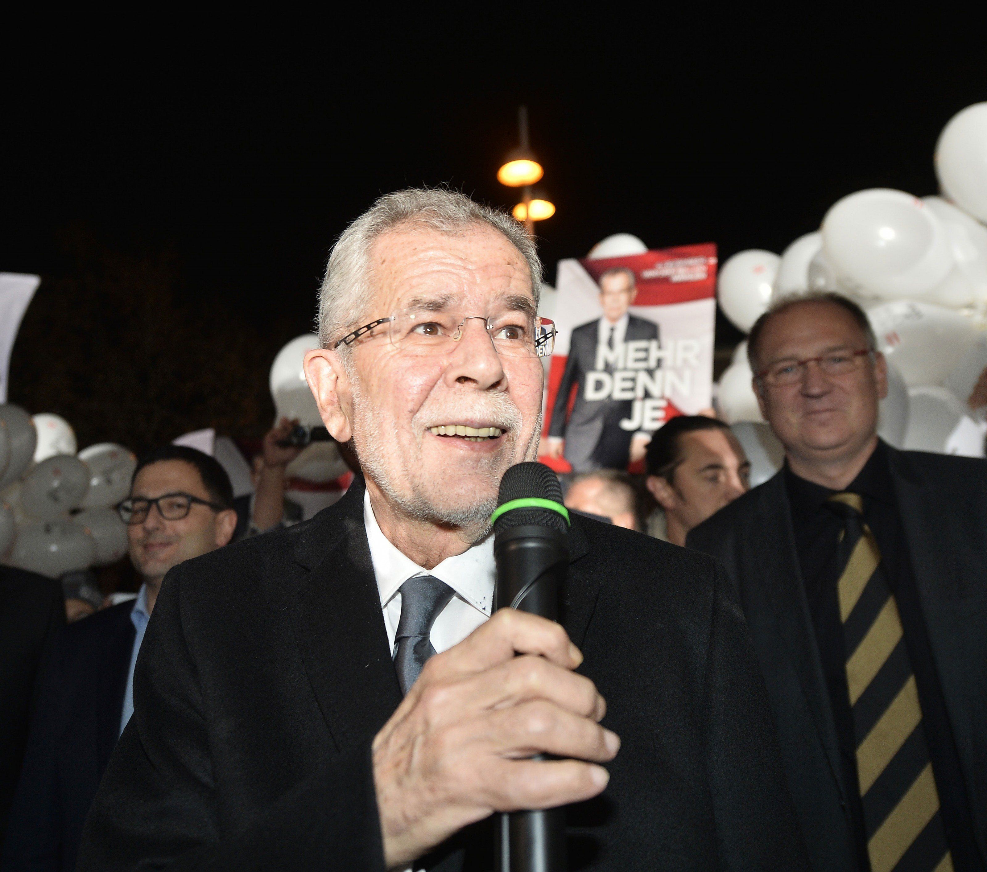 Präsidentschaftskandidat Alexander van der Bellen wird von der FPÖ angegriffen Präsidentschaftskandidat Alexander van der Bellen wird von der FPÖ angegriffen