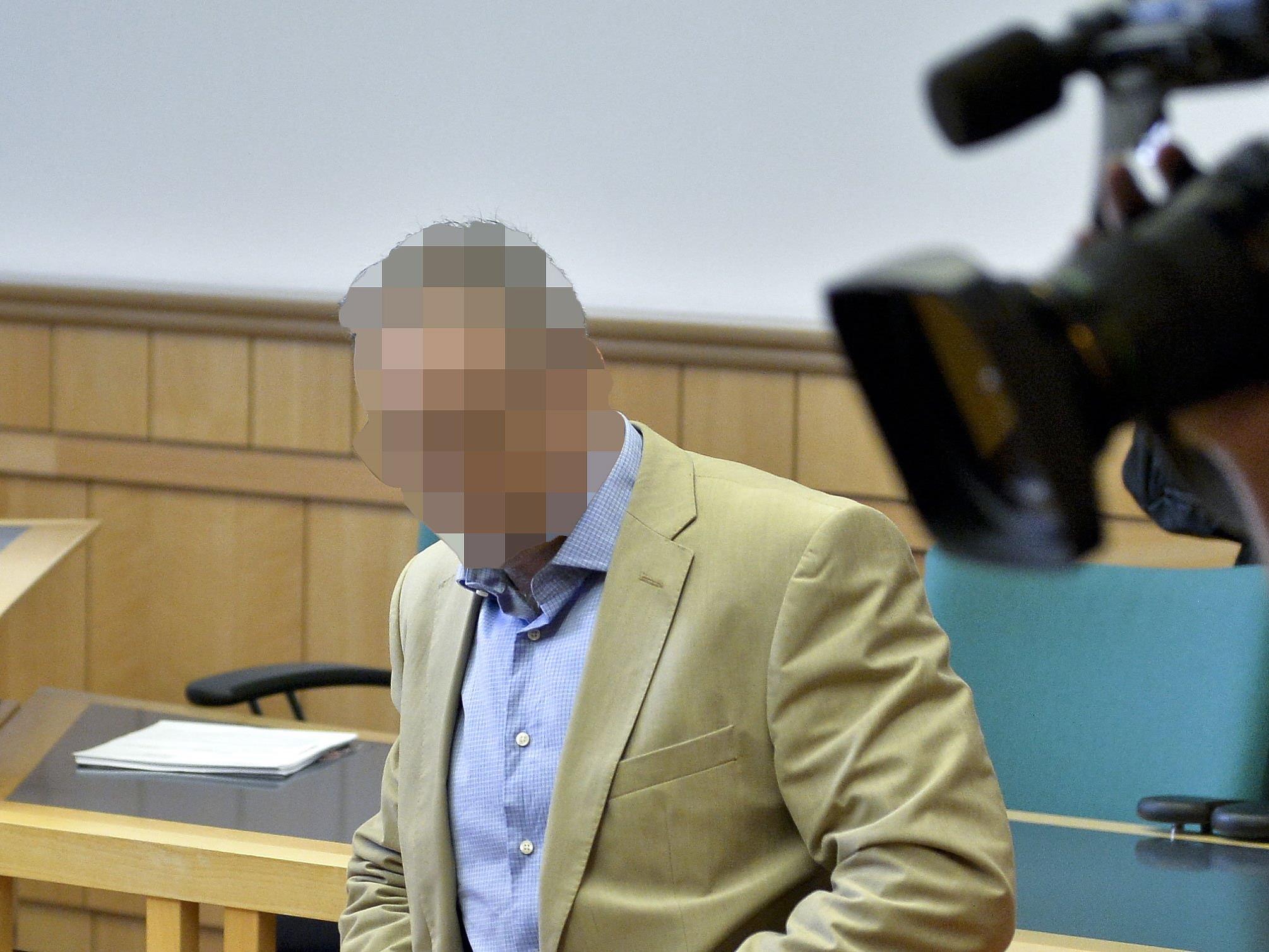 Der wegen Vergewaltigung angeklagte Wiener Ex-Polizist beim Prozess