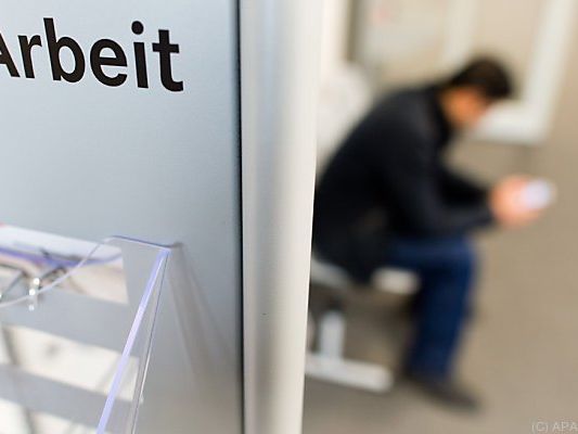 429.139 Personen im Vormonat ohne Job 429.139 Personen im Vormonat ohne Job