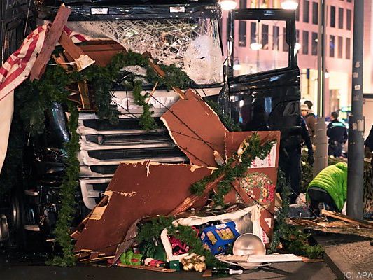 Möglicher Anschlag mit Lastwagen auf Weihnachtsmarkt Möglicher Anschlag mit Lastwagen auf Weihnachtsmarkt
