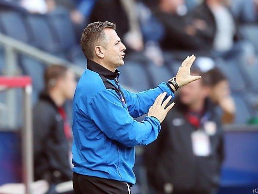 Auch Cheftrainer Jürgen Halper wurde gefeuert. Auch Cheftrainer Jürgen Halper wurde gefeuert.