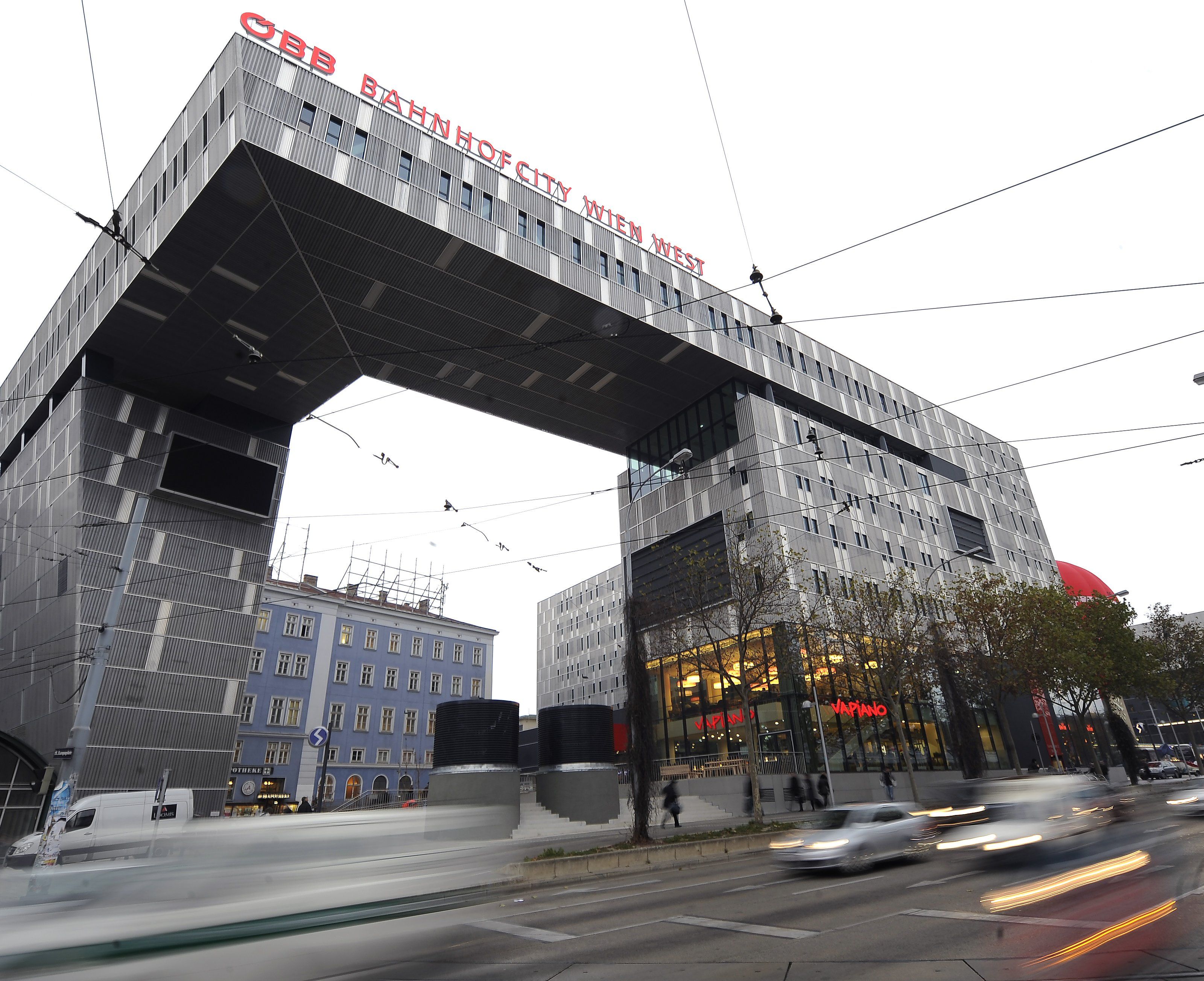 Im Bereich des Wiener Westbahnhofes kam es zu der Massenrauferei. Im Bereich des Wiener Westbahnhofes kam es zu der Massenrauferei.