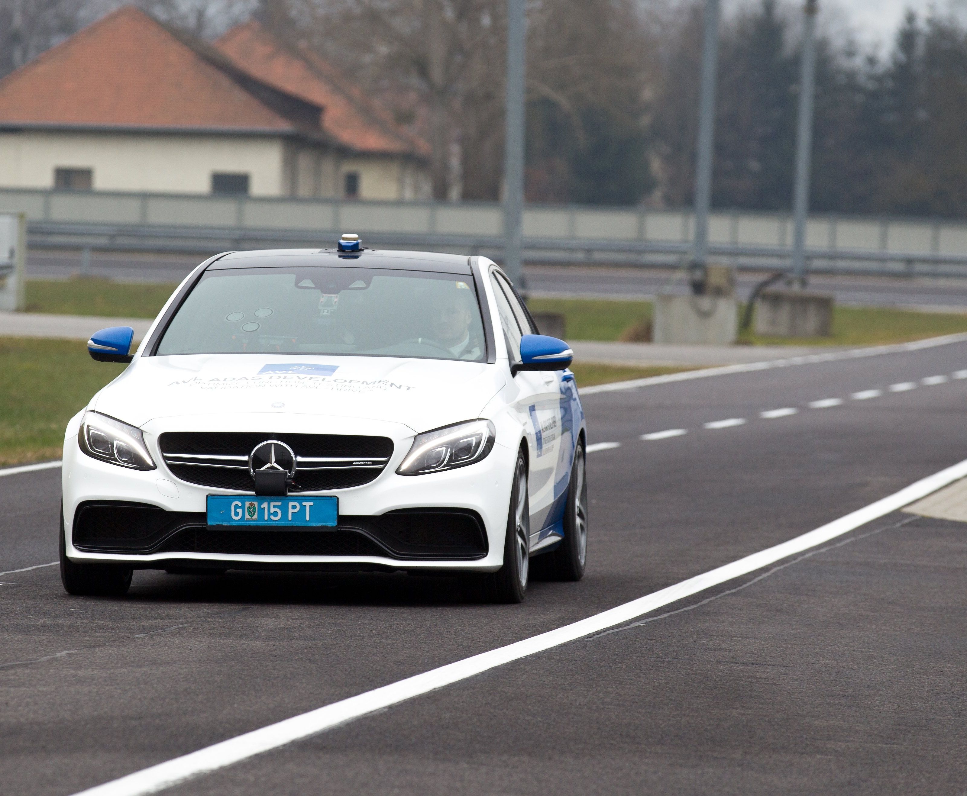 Die ersten Tests mit teilweise selbstfahrenden Autos in Österreich sind in der Steiermark angelaufen.