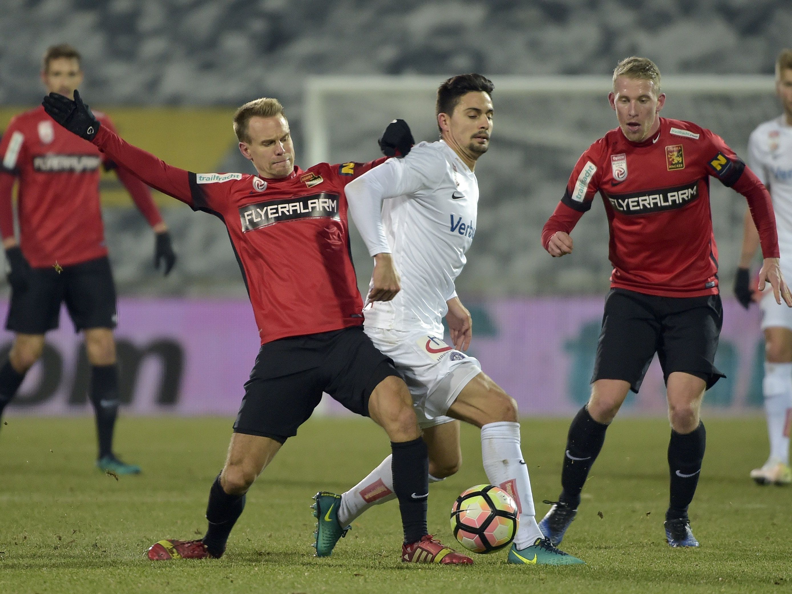 Die Wiener Austria siegte mit 2:0 gegen die Admira. Die Wiener Austria siegte mit 2:0 gegen die Admira.