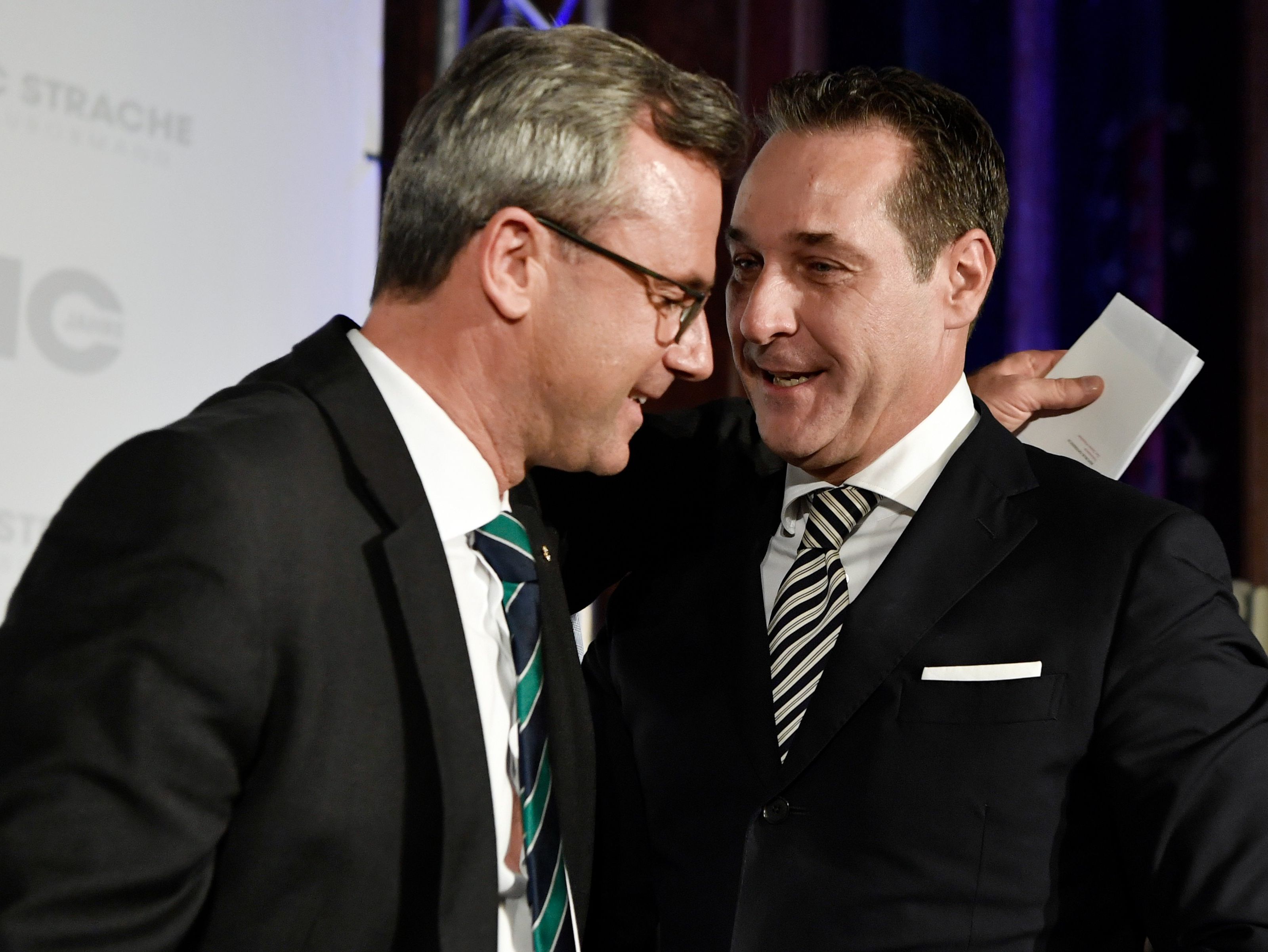 FPÖ-Präsidentschaftskandidat Norbert Hofer und FPÖ-Parteichef Heinz-Christian Stache. FPÖ-Präsidentschaftskandidat Norbert Hofer und FPÖ-Parteichef Heinz-Christian Stache.