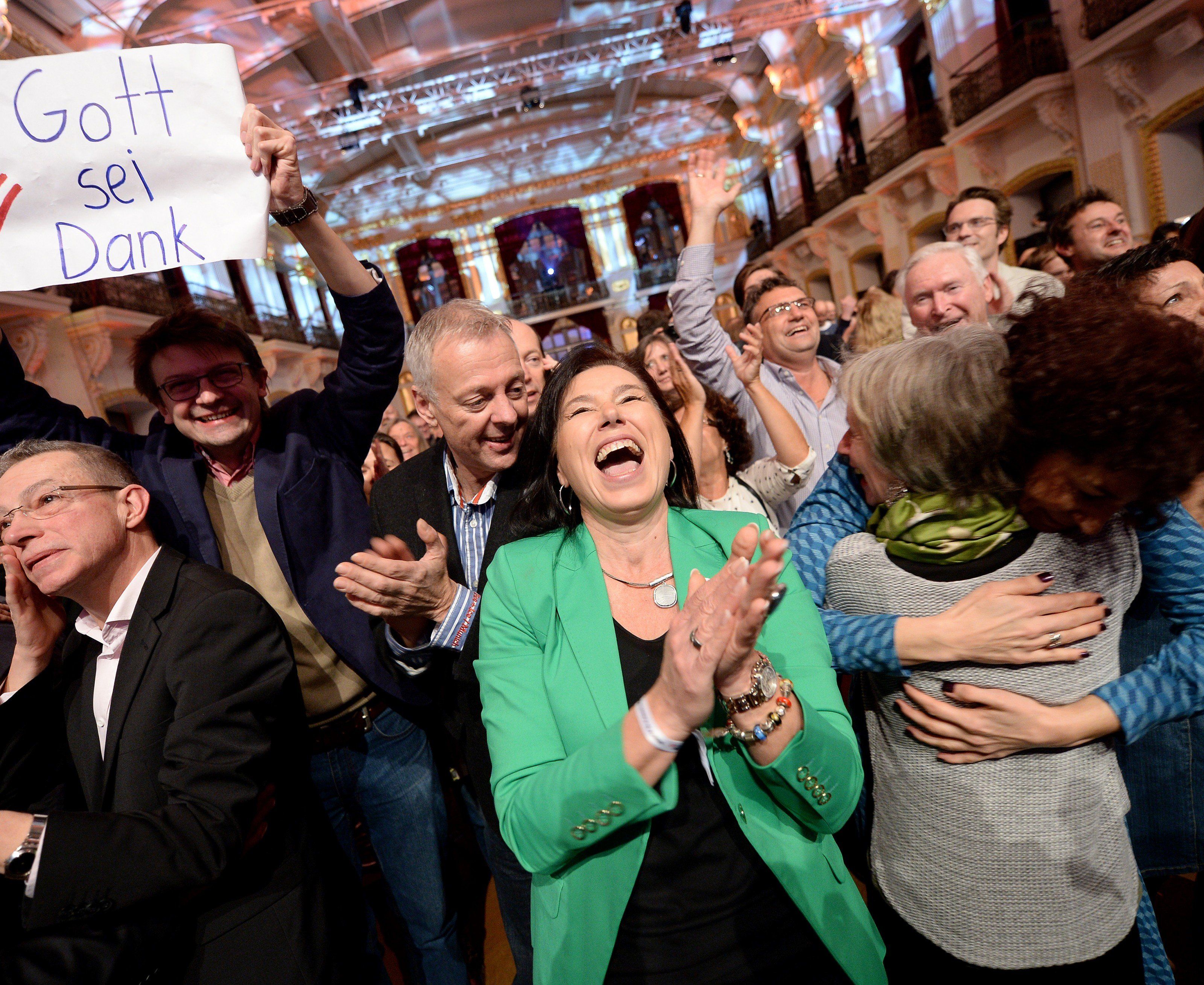 Die Grünen feiern den Wahlsieg. Die Grünen feiern den Wahlsieg.