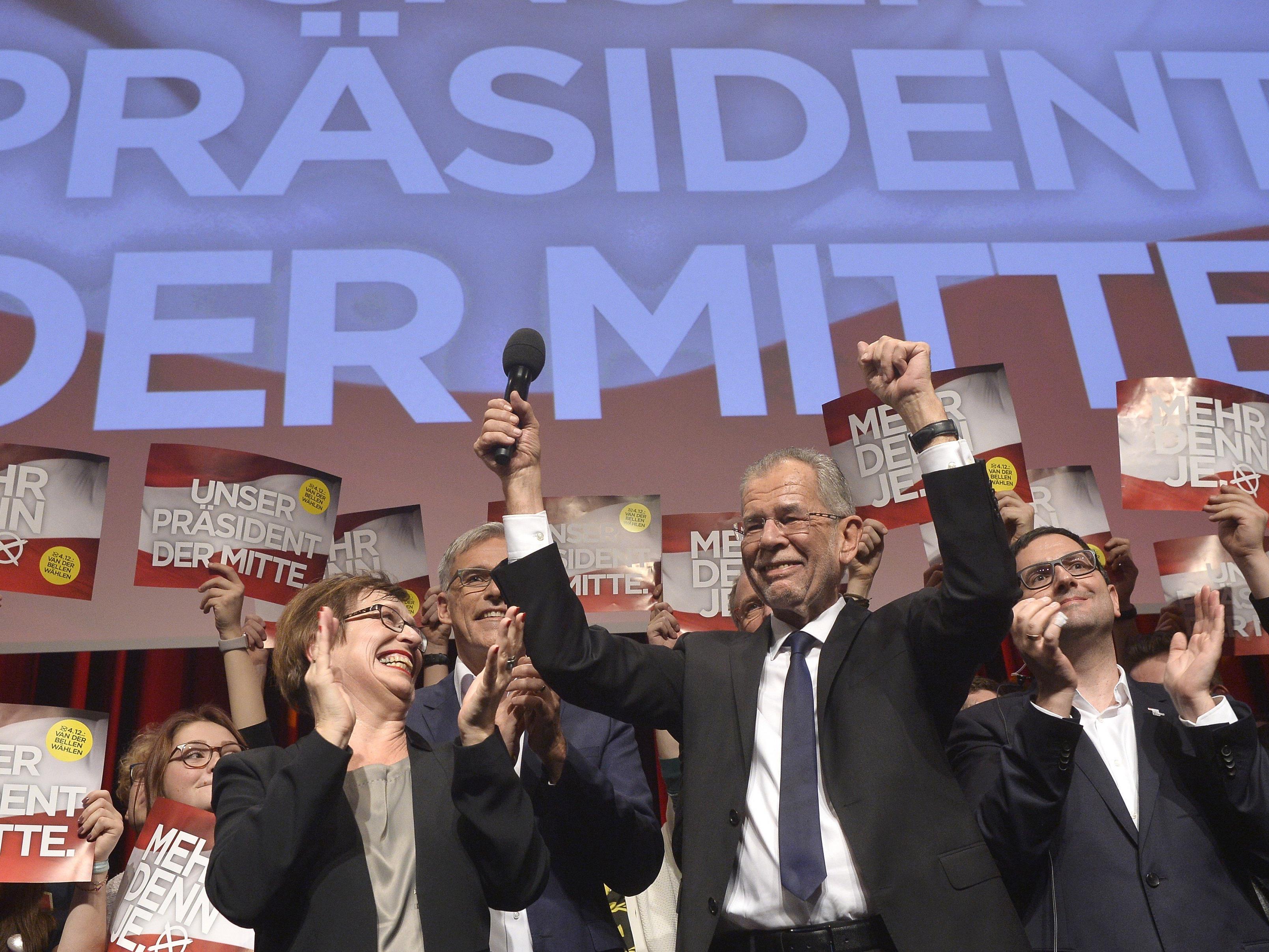 Van der Bellen feierte mit Unterstützern auf der Wahlparty in Wien.