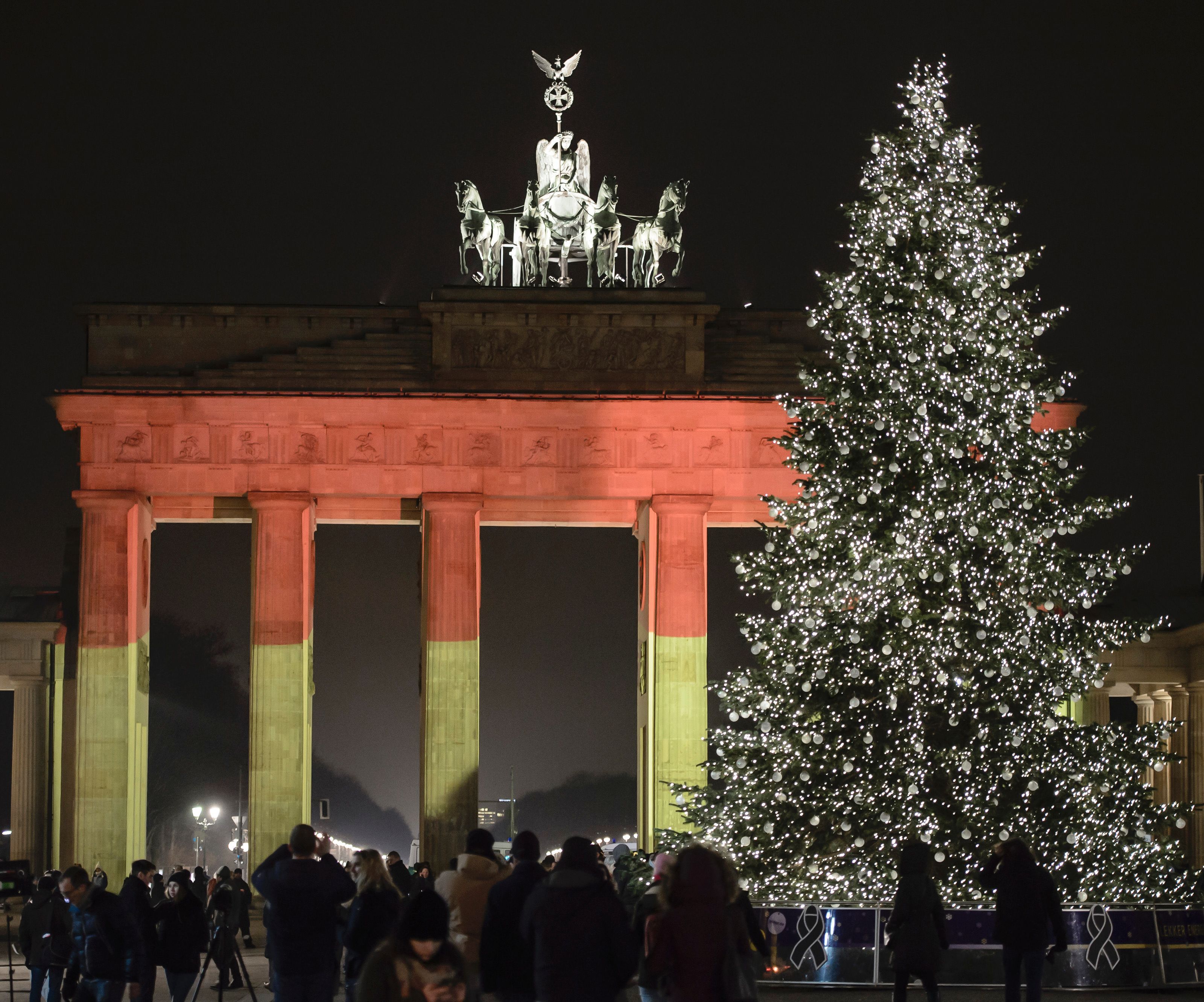 Die ewerkschaft der Polizei ist zuversichtlich, schnell einen neuen Tatverdächtigen für den Anschlag auf einen Weihnachtsmarkt in Berlin präsentieren zu können. Die ewerkschaft der Polizei ist zuversichtlich, schnell einen neuen Tatverdächtigen für den Anschlag auf einen Weihnachtsmarkt in Berlin präsentieren zu können.