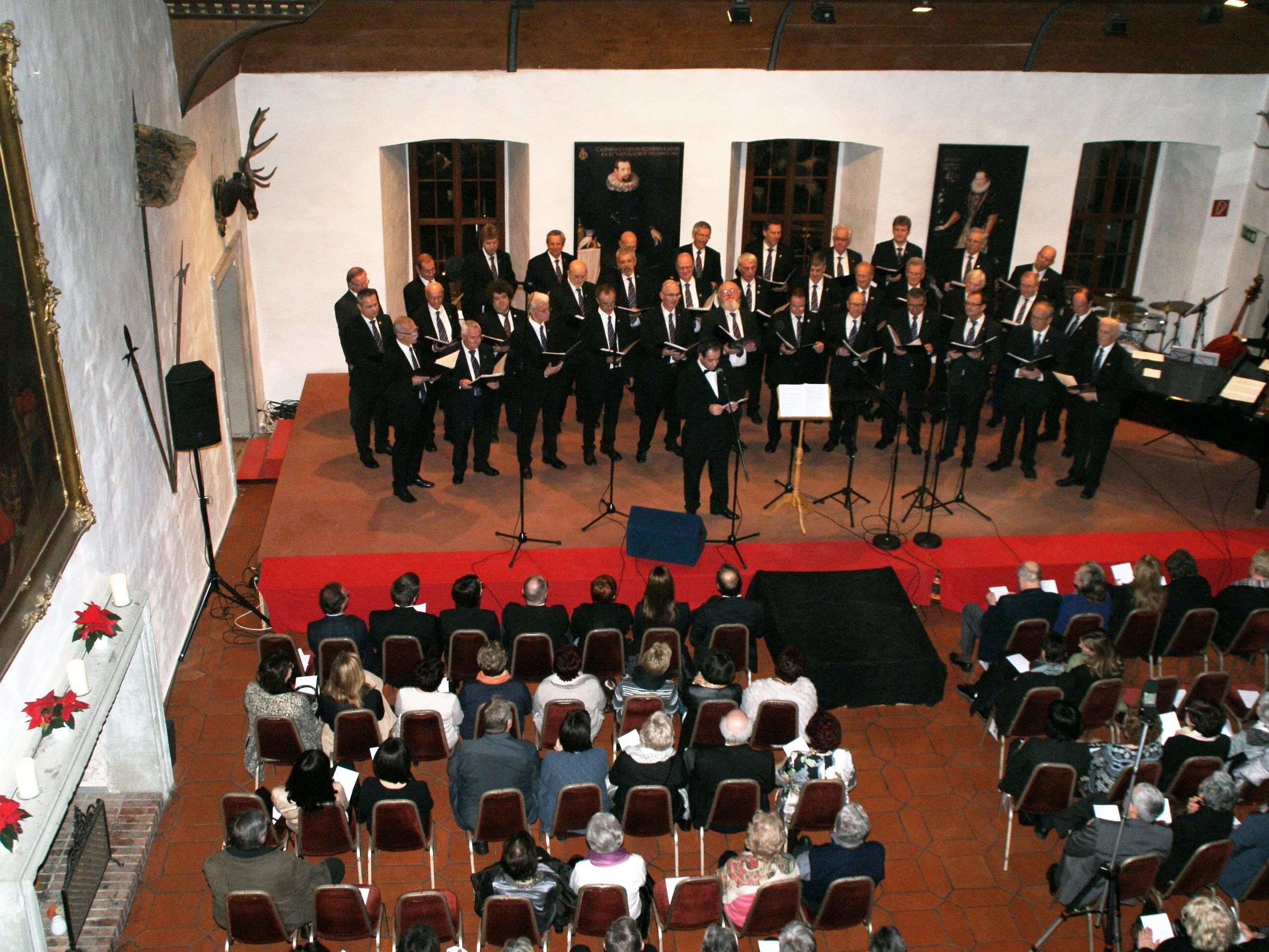 Im Rittersaal genoss das Publikum die Vorweihnachtszeit beim Konzert vom GV-Hohenems.