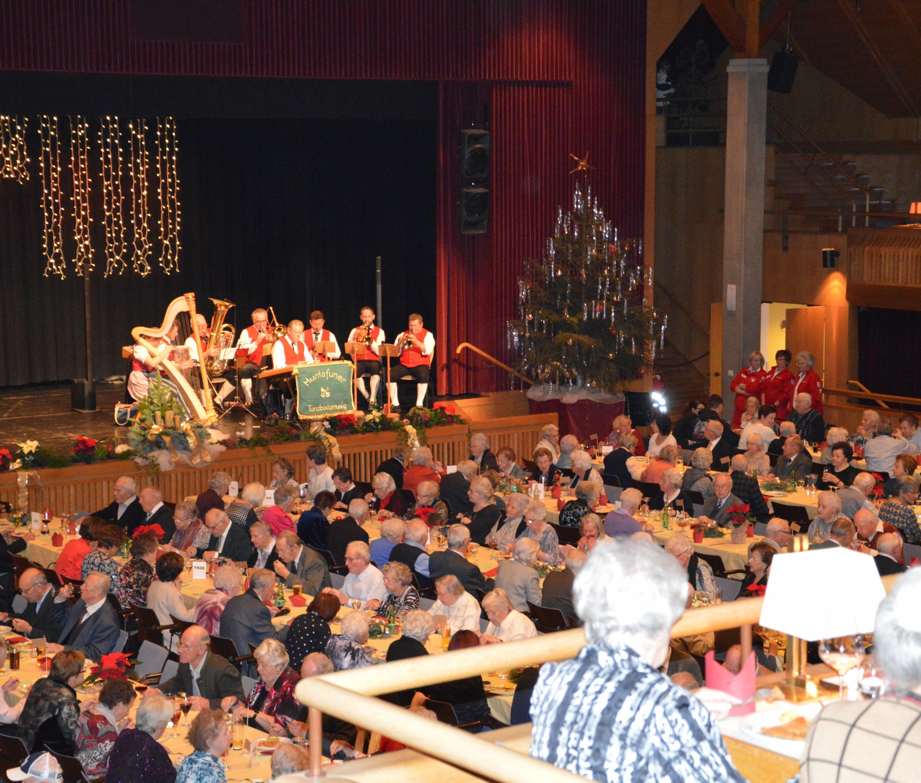 Traditionelles Fest für die älteren Mitbürger Traditionelles Fest für die älteren Mitbürger