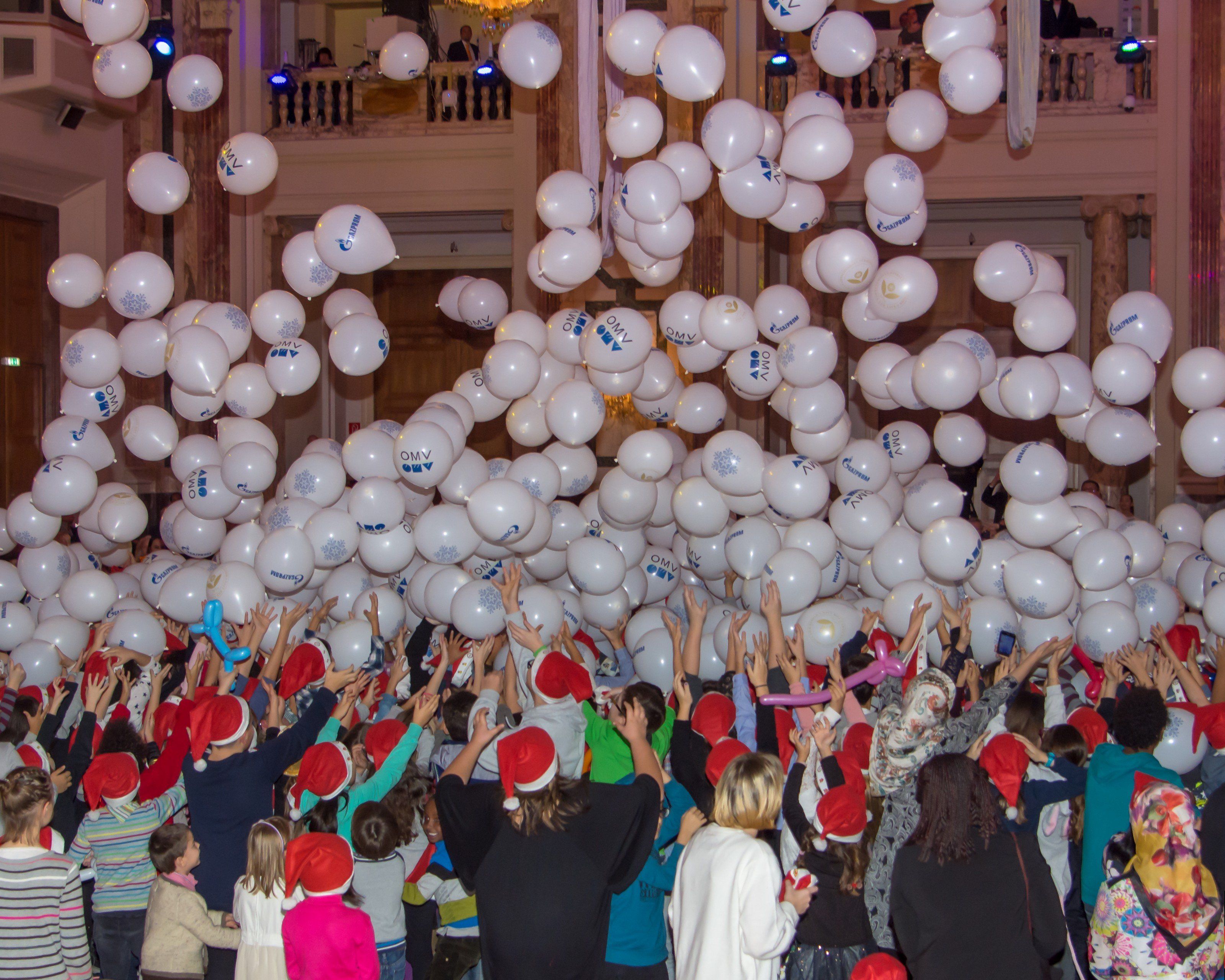 Tolle Stimmung beim "Energy for Life" Weihnachtsball. Tolle Stimmung beim "Energy for Life" Weihnachtsball.