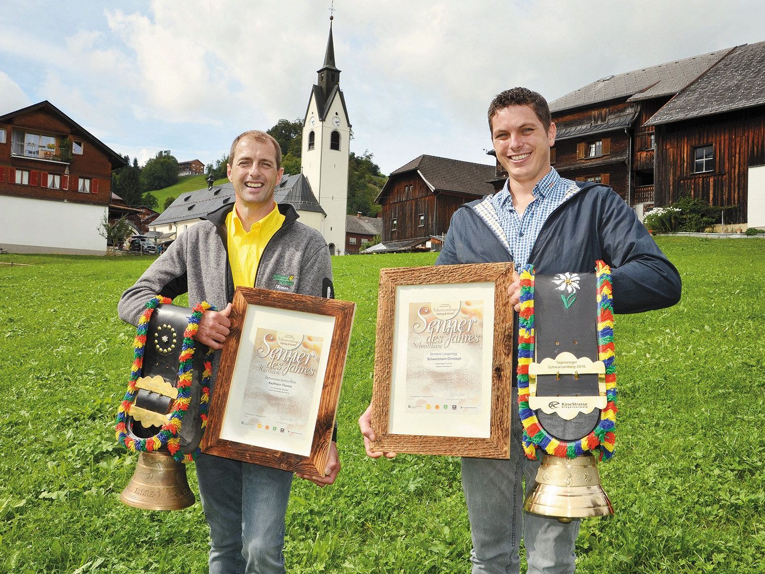 Jeweils zum "Senner des Jahres“ gekürt wurden Thomas Kaufmann von der Sennerei Schlins (links) und Christoph Schwarzmann von der Sennerei Langenegg (rechts) bei der 24. traditionellen Käseprämierung in Schwarzenberg. Jeweils zum "Senner des Jahres“ gekürt wurden Thomas Kaufmann von der Sennerei Schlins (links) und Christoph Schwarzmann von der Sennerei Langenegg (rechts) bei der 24. traditionellen Käseprämierung in Schwarzenberg.