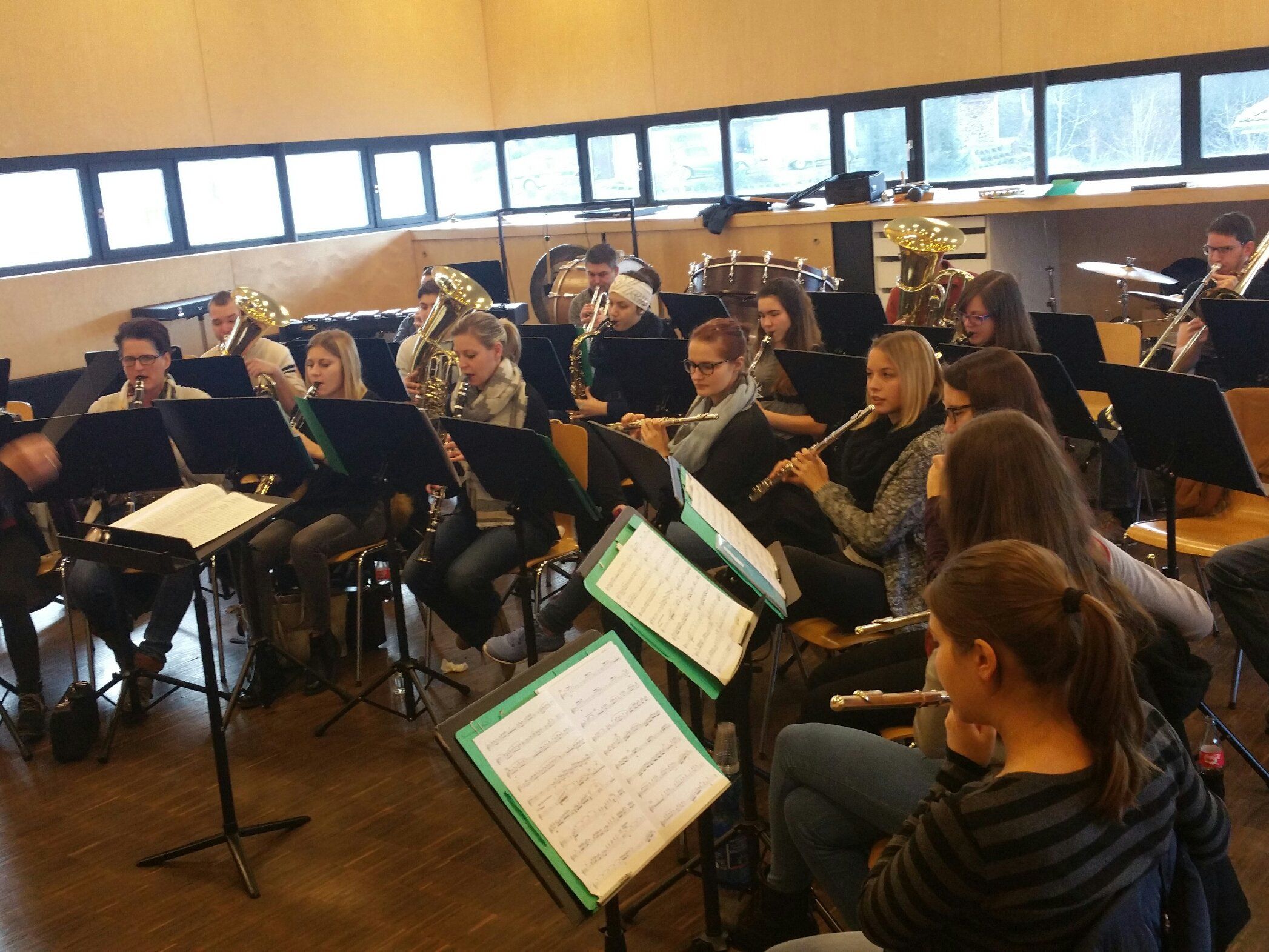 fleißige Musikantinnen und Musikanten am Proben fleißige Musikantinnen und Musikanten am Proben