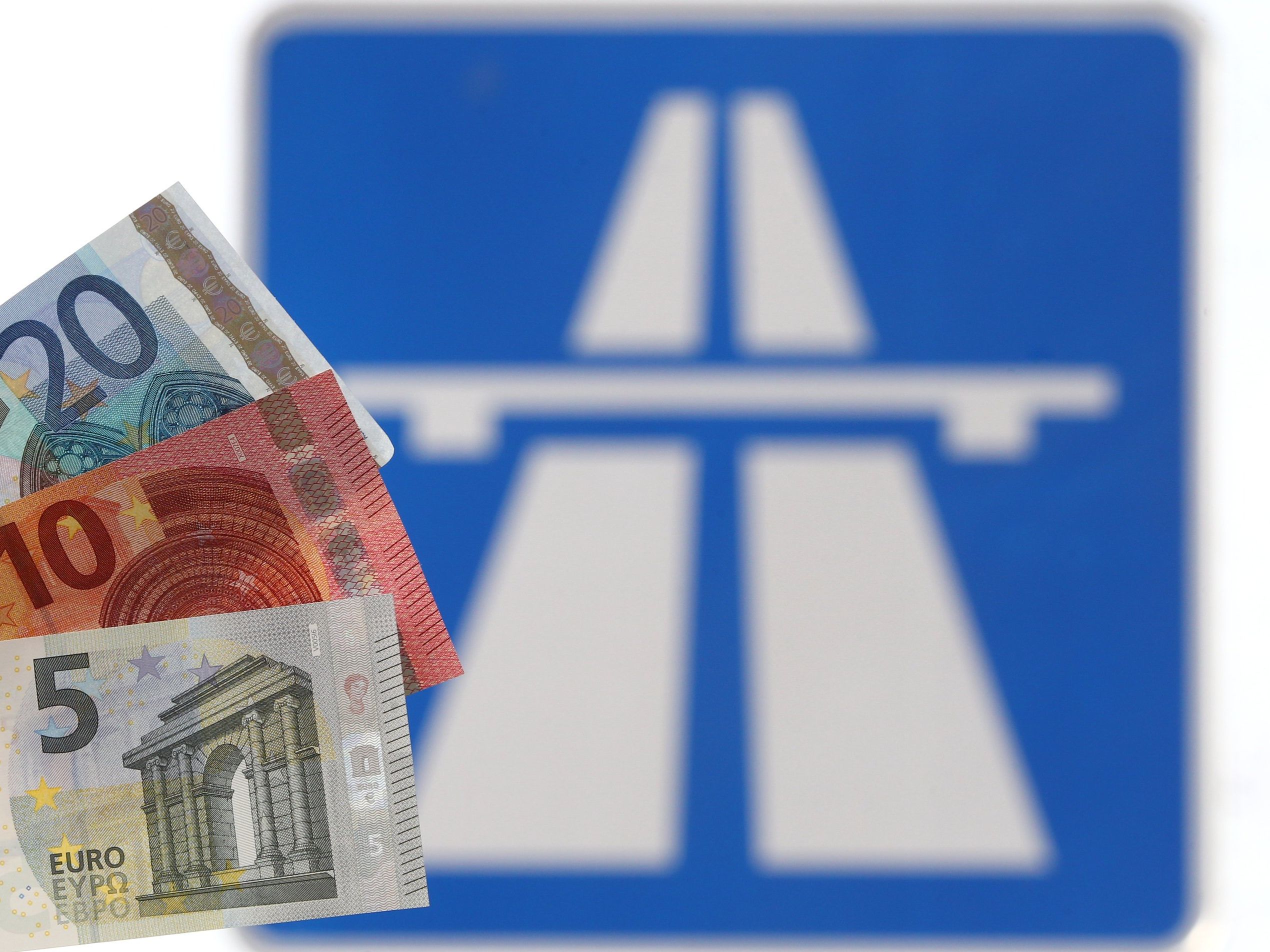 Die geplante PKW-Maut auf deutschen Autobahnen sorgt für Unruhe Die geplante PKW-Maut auf deutschen Autobahnen sorgt für Unruhe