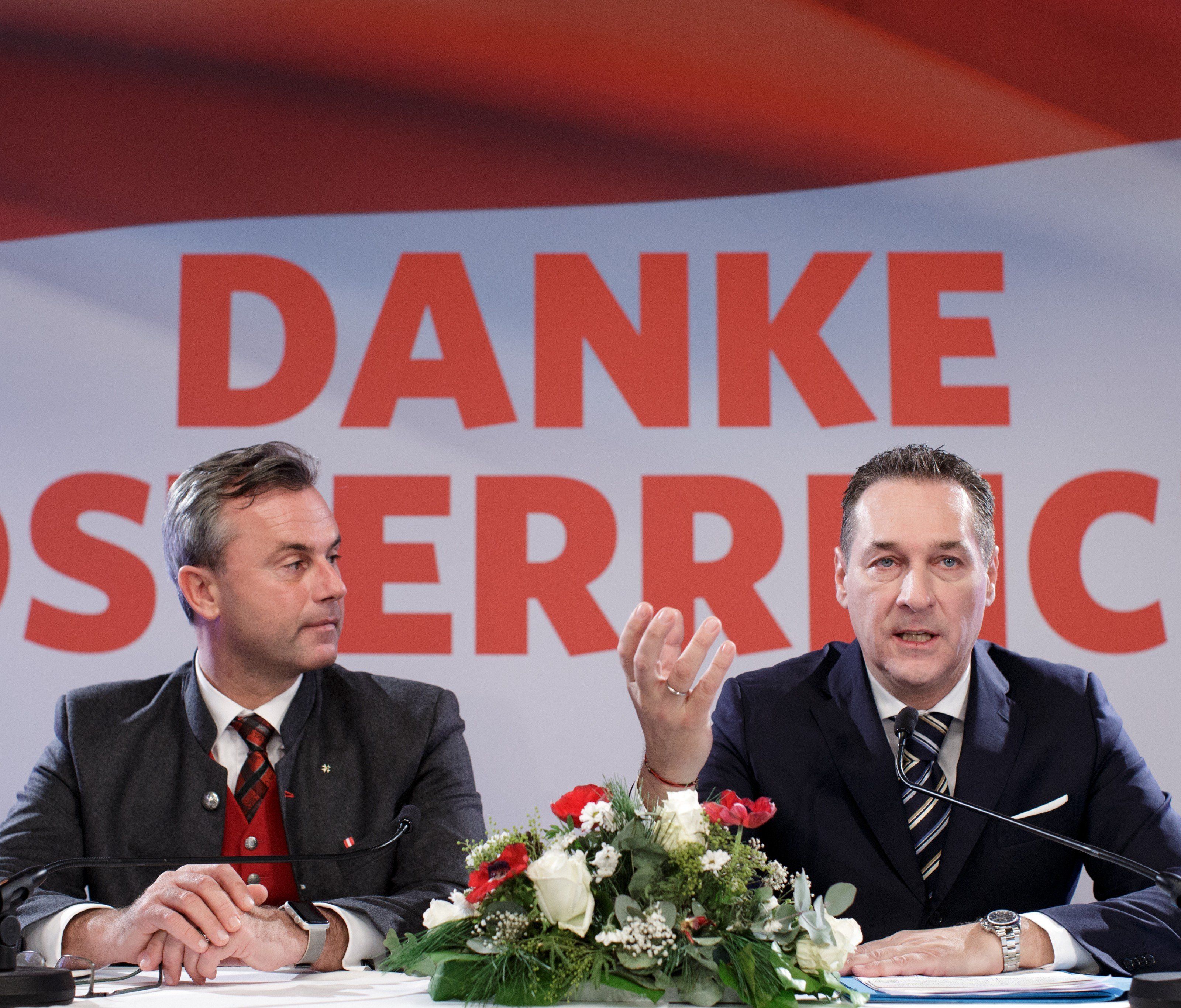 Norbert Hofer (l.) will in sechs Jahren erneut zur BP-Wahl antreten. Norbert Hofer (l.) will in sechs Jahren erneut zur BP-Wahl antreten.