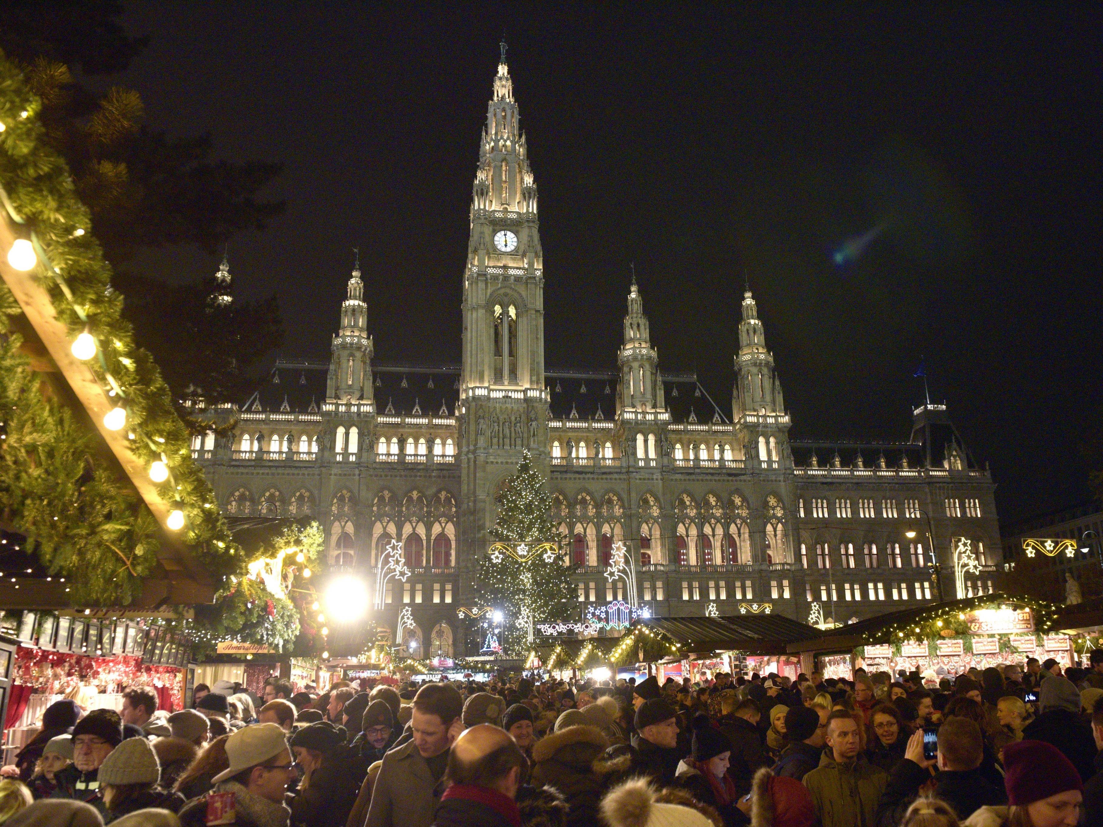 Nach einem Besuch beim Christkindlmarkt auf dem Wiener Rathausplatz kam es zu dem tödlichen Busunglück