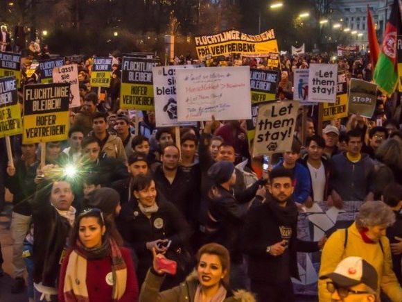 Es fanden sich kaum Teilnehmer zur "Anti-Hofer-Demo". Es fanden sich kaum Teilnehmer zur "Anti-Hofer-Demo".