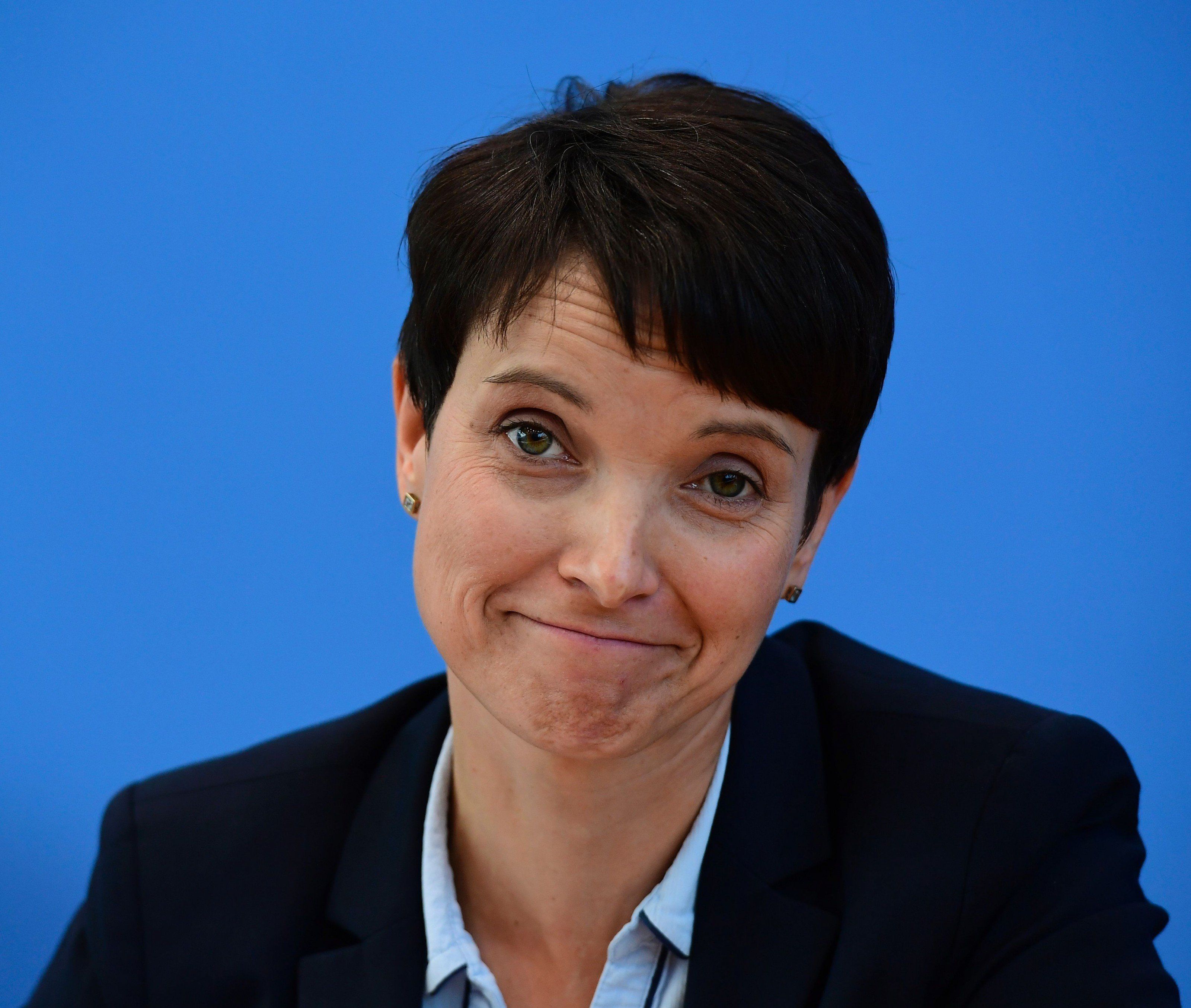 Ein Foto soll die Gerüchte um die Schwangerschaft von AfD-Co-Chefin Frauke Petry bestätigen. Ein Foto soll die Gerüchte um die Schwangerschaft von AfD-Co-Chefin Frauke Petry bestätigen.