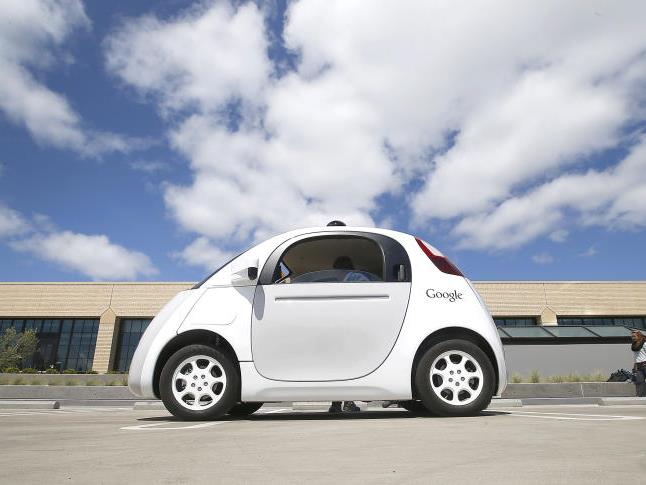 Google hatte die kleinen elektrischen Zweisitzer aus eigener Entwicklung 2014 vorgestellt