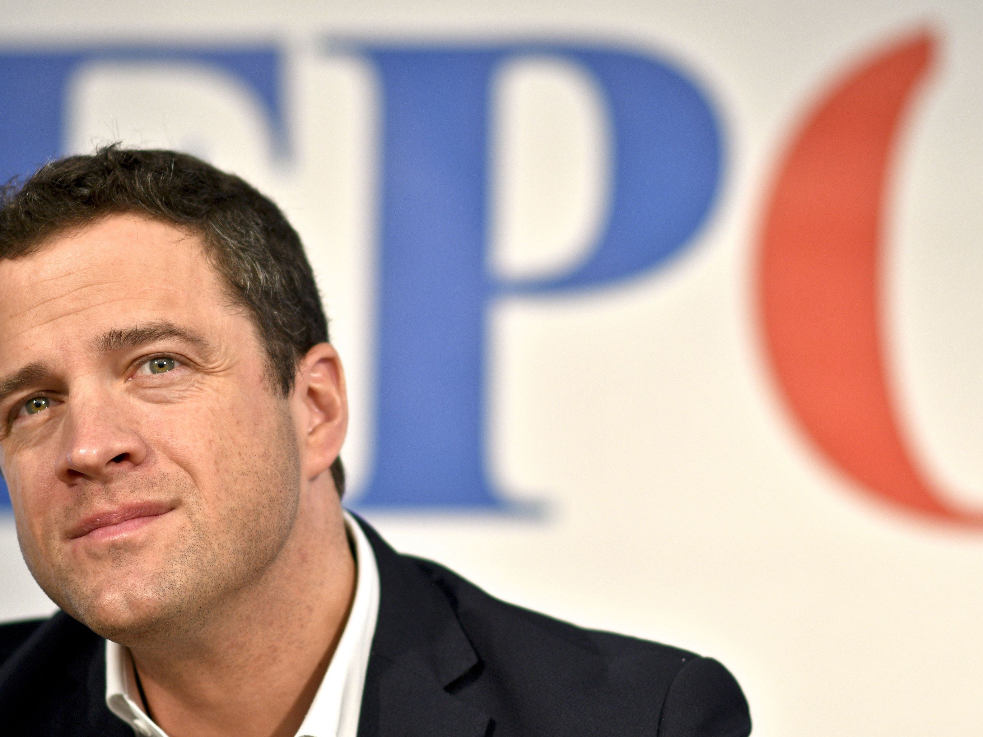 Der Wiener Vizebürgermeister Johann Gudenus (FPÖ) verhält sich "peinlich" Der Wiener Vizebürgermeister Johann Gudenus (FPÖ) verhält sich "peinlich"